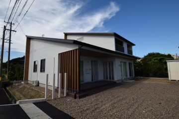 "土間と吹抜"がつなぐ二世帯のための家