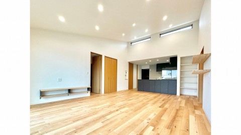 シンプルモダンが際立つ吹き抜けのある平屋の邸宅 完了検査を行いました。