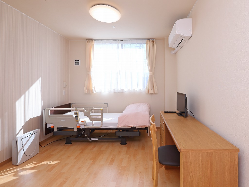 明るく広々としたフローレンス白羽の1人部屋(居室)