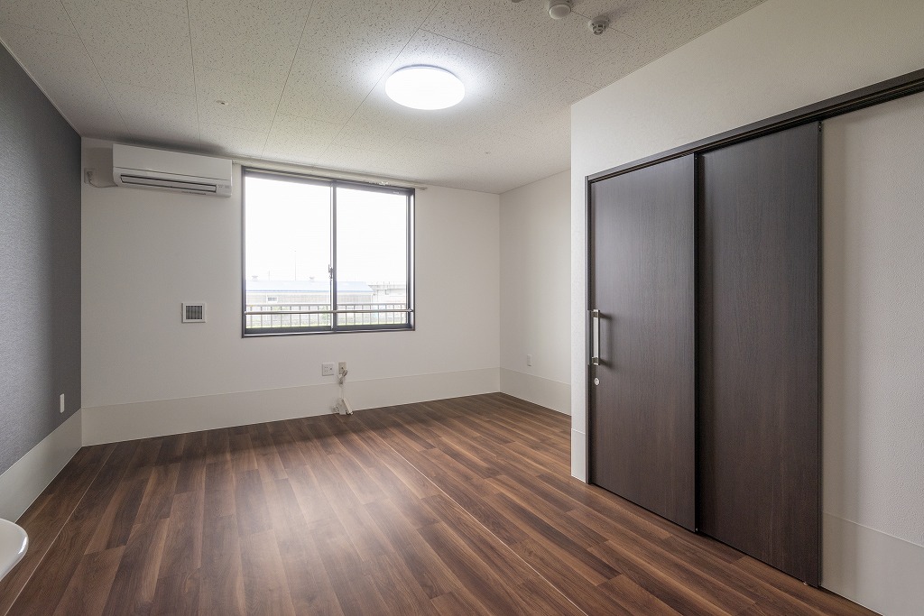 classy-accessible-couples-private-room