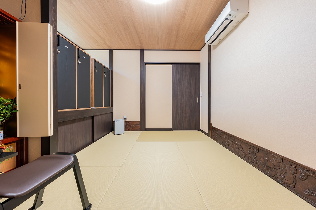 和の美学を取り入れたシンプルで上質なスタッフ休憩室
