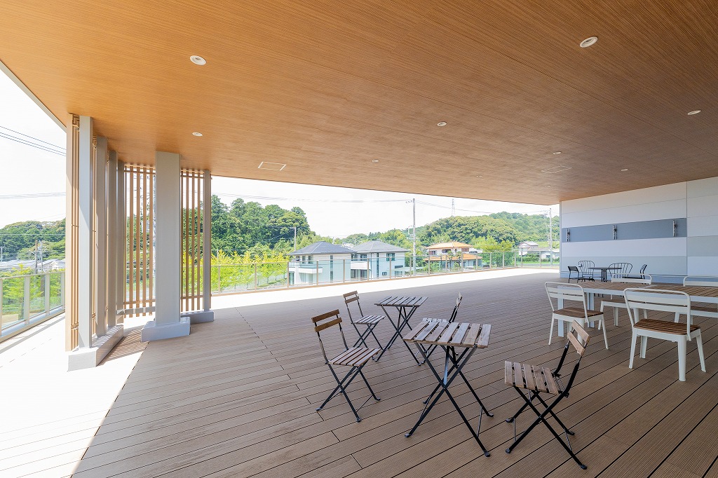株式会社ジーアクト 新工場 テラス｜地域交流や防災にも配慮した屋外空間
